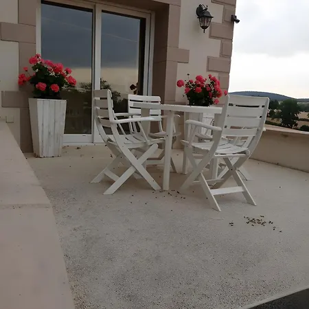Entre Brionnais Et Bourbonnais Bed & Breakfast
